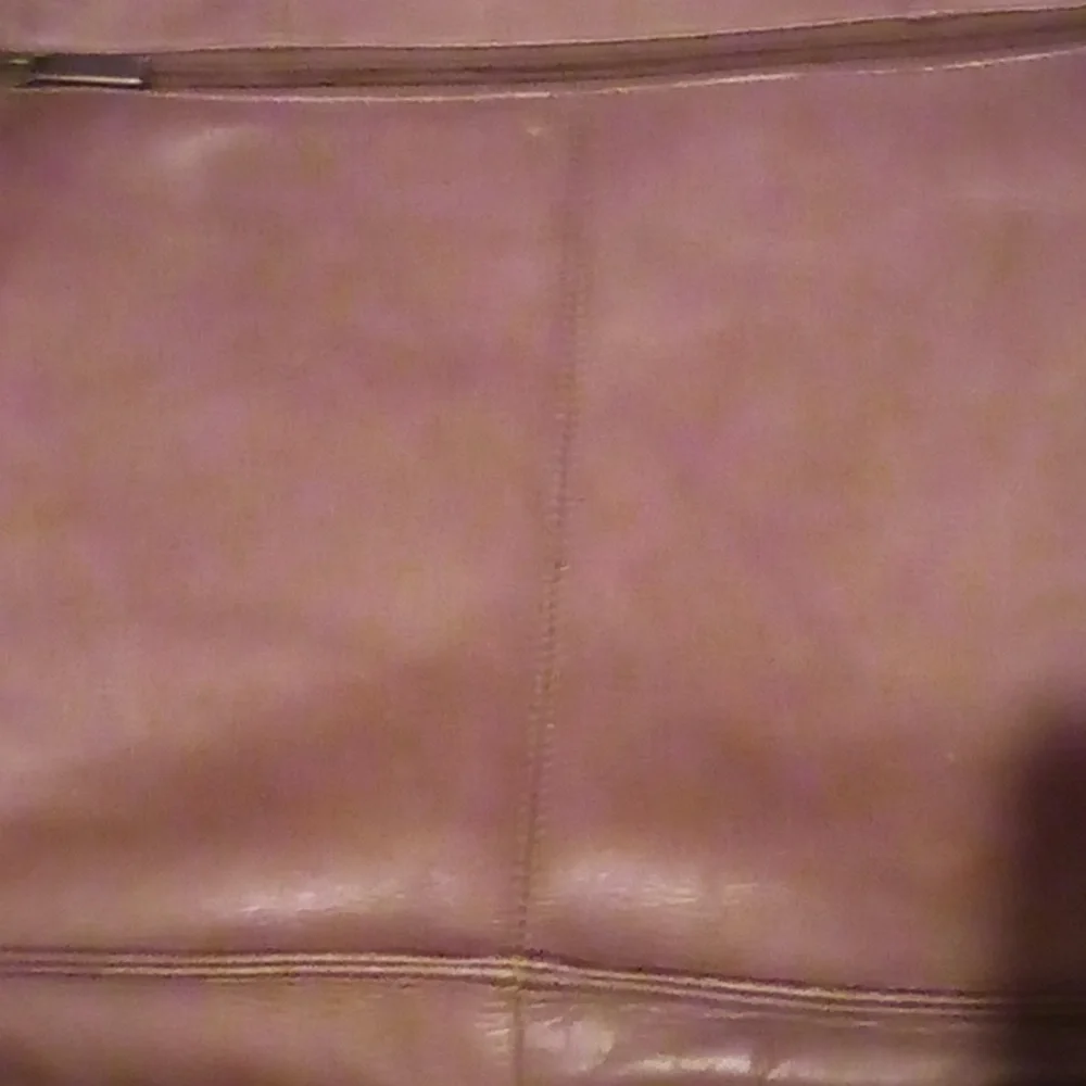 All Leather Large Messenger Bag With Handle And Large Adjustable Straps.